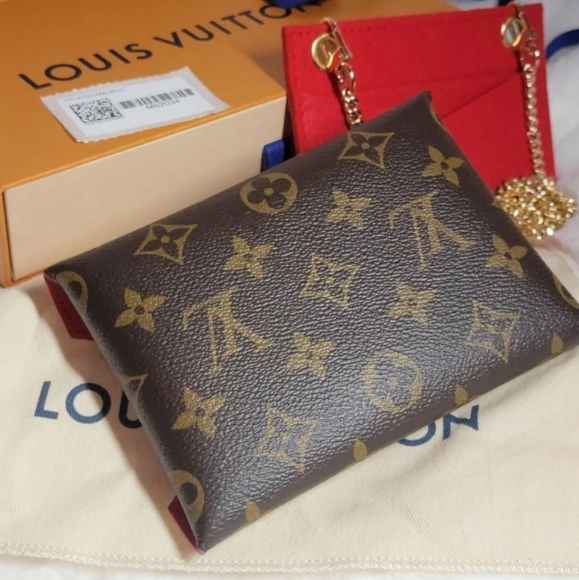 Authentic, NEW Louis Vuitton |Size Medium Pouch| Kirigami Pochette 2021| - Picture 3 of 6